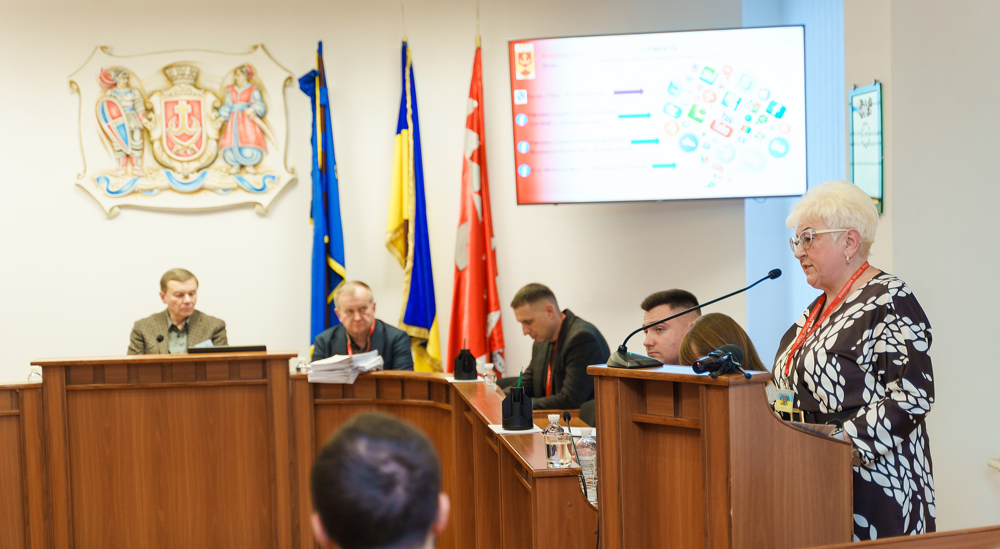 Передавали продукти, збирали на дрони, ремонтували авто. Про підтримку ЗСУ, турботу та стійкість у Десні у 2024 році прозвітувала староста округу Галина Обливач 